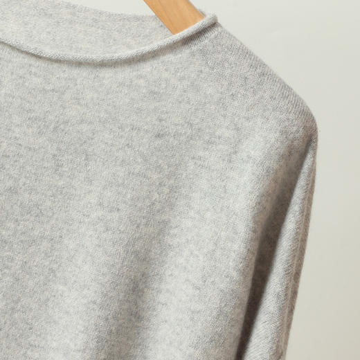 藏肉显瘦| 慵懒舒适小船领长短片纯色羊绒上衣 商品图4