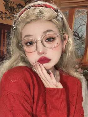 2种圣诞妆容，你比较get哪一款？