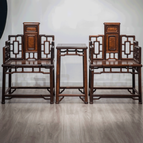 清 红木镶瘿木书卷靠背七屏式扶手椅（两椅一几）