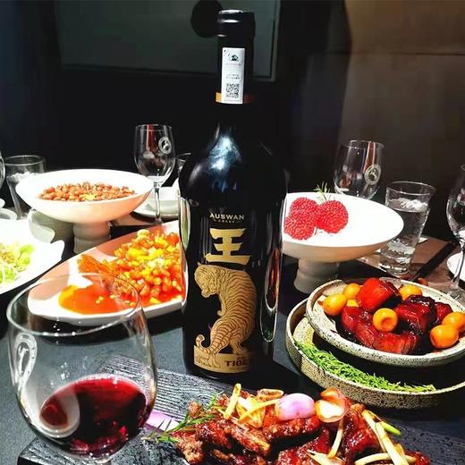 智利原瓶进口天鹅庄虎年、兔年王酒生肖纪念干红葡萄酒1.5L  |  澳洲红五星酿酒大师亲酿，虎年要王，扬眉吐气大口，王者之气！（原价599，现价399！！！）） 商品图9