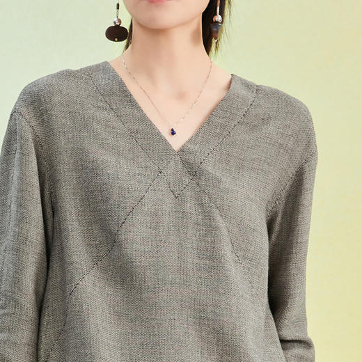 TANGY Collection/天意精品2022年春夏新品简约线迹V领七分袖上衣 商品图3