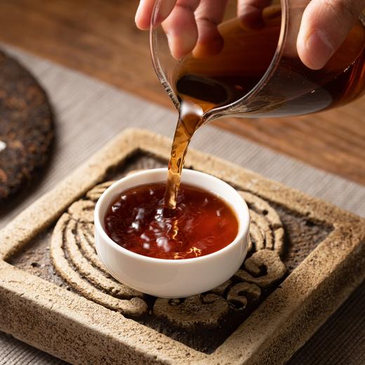 凤宁号【建厂纪念饼·古树金芽】普洱熟茶饼357克/饼 商品图4