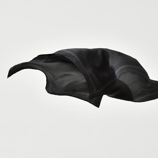 见南花x双成记 花砖印花真丝双面中方巾100%桑蚕丝 企业定制礼品 商品图2