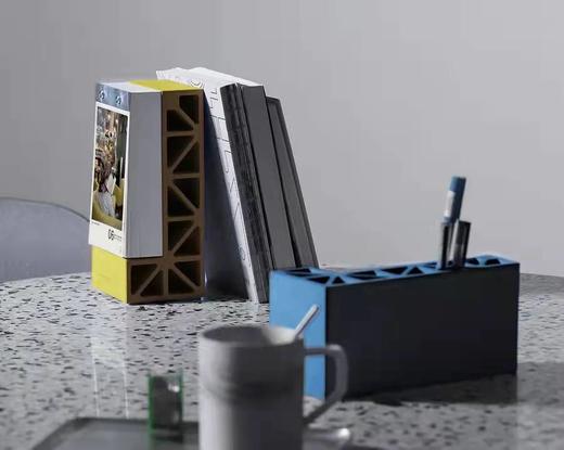 2022日历《世界的阅读者·虹》本土创造清水混凝土书挡底座 雅昌印制彩色阅读日历 商品图1