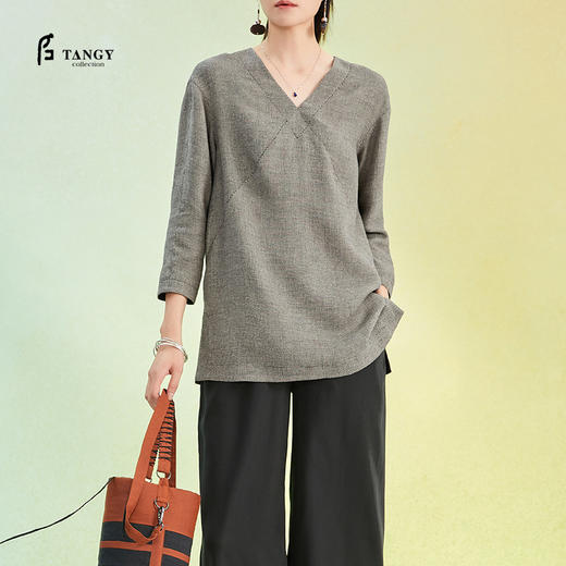 TANGY Collection/天意精品2022年春夏新品简约线迹V领七分袖上衣 商品图0