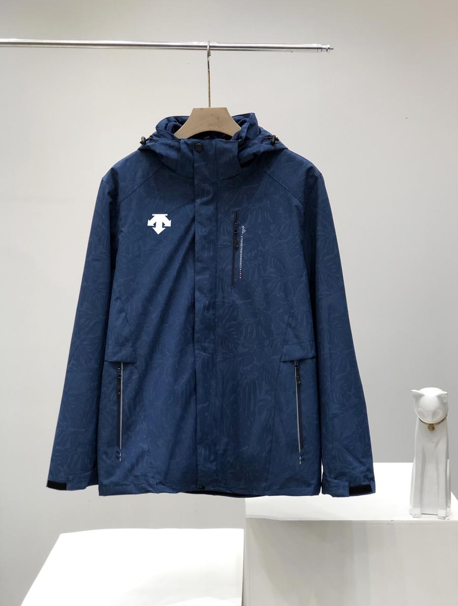 点此购买 迪桑特男士加绒两件套冲锋衣 ll 209999