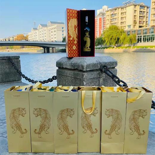 智利原瓶进口天鹅庄虎年、兔年王酒生肖纪念干红葡萄酒1.5L  |  澳洲红五星酿酒大师亲酿，虎年要王，扬眉吐气大口，王者之气！（原价599，现价399！！！）） 商品图10