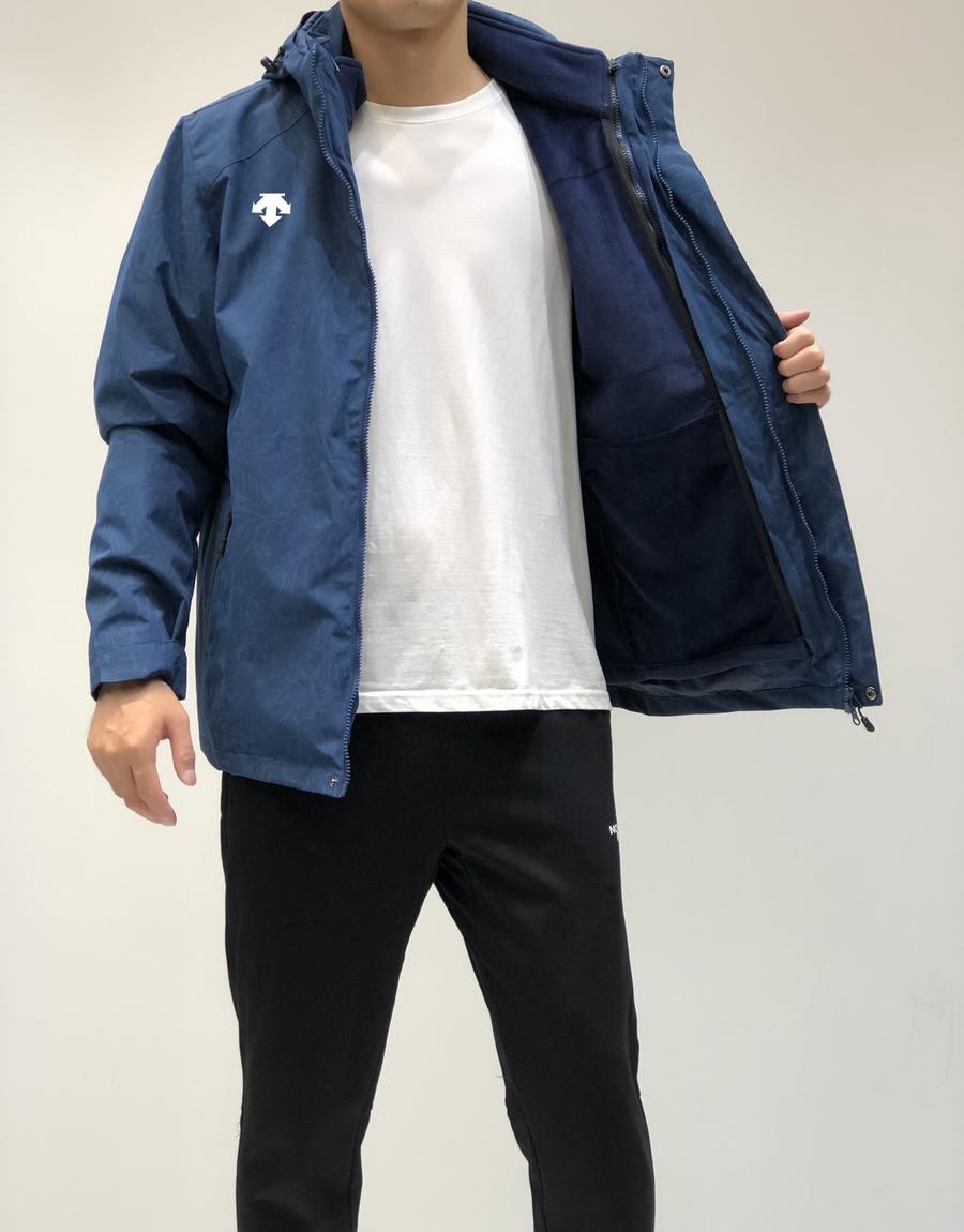 点此购买 迪桑特男士加绒两件套冲锋衣 ll 209999