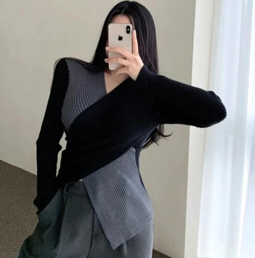 【真正实现穿衣显瘦】韩版chic 秋冬复古性感 交叉V领 不规则设计 修身百搭撞色针织衫女 商品图0
