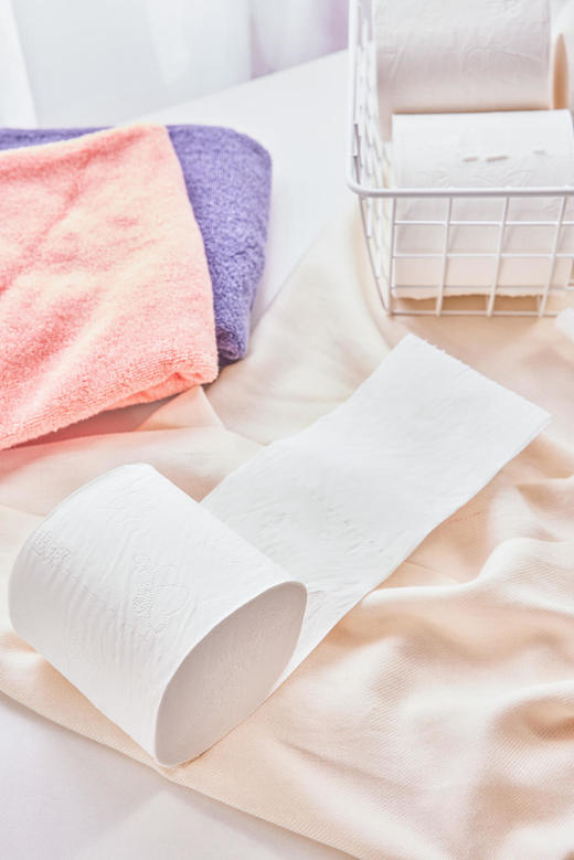 【植物萃取精华】优特抗菌卷纸植物萃取抑菌成分抑菌无刺激幼儿也能用纸巾2000g×2提12卷每提 商品图3