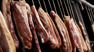  舌尖上的腊肉丨腊肉熏制靠的可是功夫活儿 