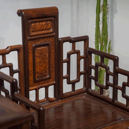 清 红木镶瘿木书卷靠背七屏式扶手椅（两椅一几） 商品图2