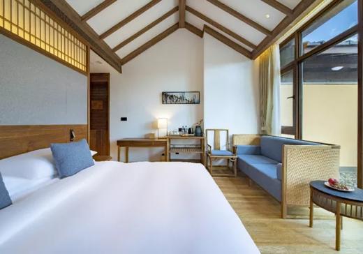 【青城山春山外汤屋丨周末不加价】
奢享品质丨私人汤泉♨️
499享露台私汤房套餐！畅享一站式度假出行体验~

🕐使用时间：即日-2025.7.10 商品图2