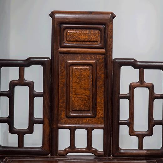 清 红木镶瘿木书卷靠背七屏式扶手椅（两椅一几） 商品图1