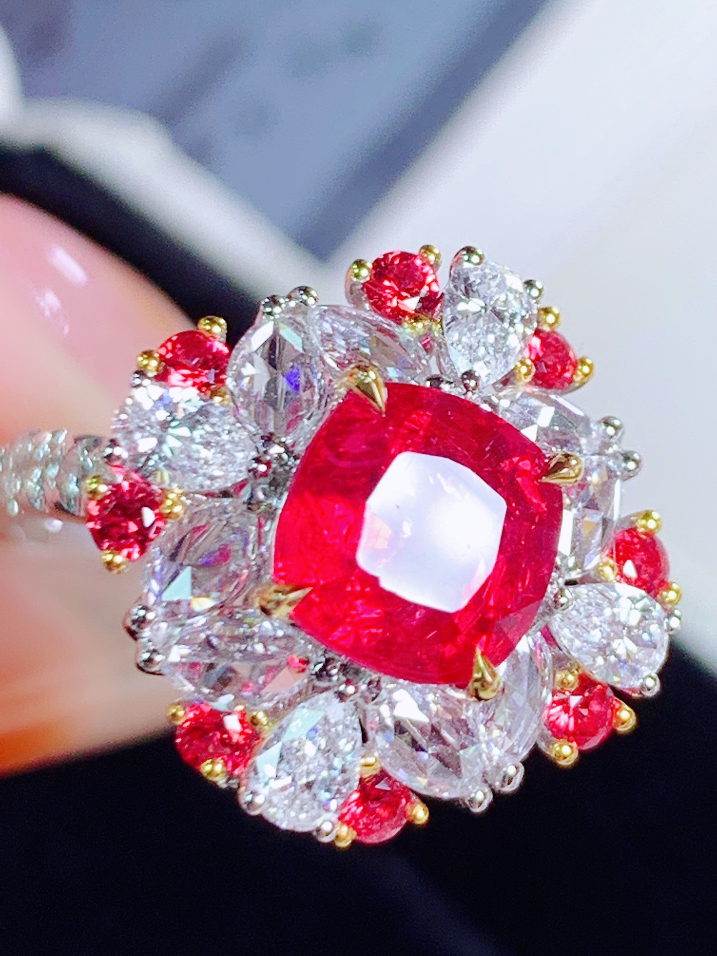 秒杀价:4180092 绝地武士尖晶石戒指77吊坠 2用款 18k金镶嵌钻石