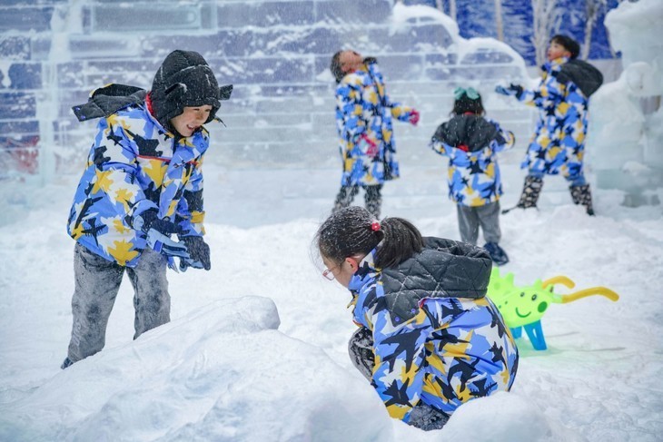 【东郊记忆店-耍雪乐园】49.9抢单人票!元旦春节周末通用!