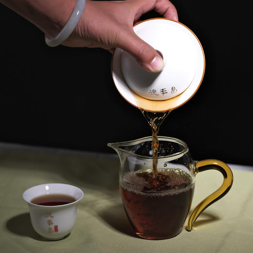 德丰昌生肖饼【龙腾虎跃·熟茶】普洱熟茶357克/饼2021年 商品图3