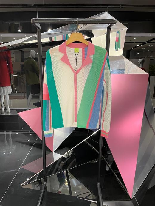 T恤领雅致女衫 商品图0