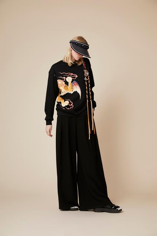 如虎添翼黑色绣花卫衣 商品图6