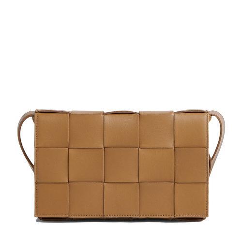 【包税】Bottega Veneta/葆蝶家 22春夏新款CASSETTE系列 女士焦糖色小羊皮双面正交编织单肩斜挎豆腐包578004VMAY19830 商品图0