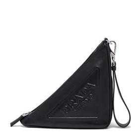【包税】PRADA/普拉达 21年秋冬新款 女士黑色皮革拉链开合徽标附腕带三角形手袋手拿包1NE039_2BYA_F0002