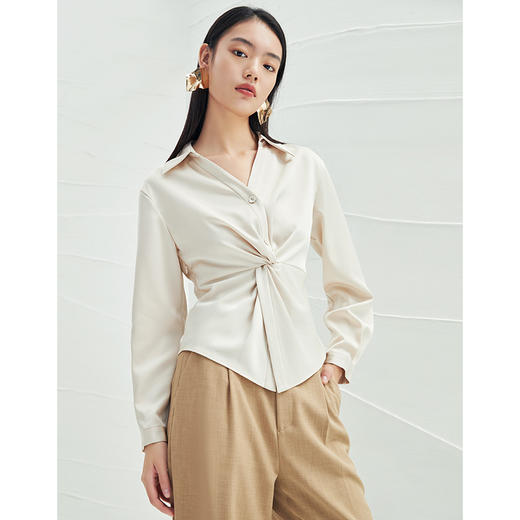 EITIE爱特爱春季新款设计感衬衣V领收腰显瘦通勤简约百搭气质上衣A2213901 商品图1