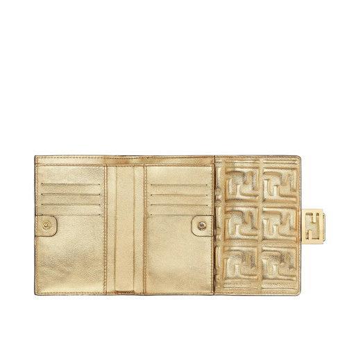 【包税】FENDI/芬迪 21秋冬新款 女士金色皮革老花压纹带翻盖开合FF磁性纽扣钱包8M0419AAF2F171Q 商品图1