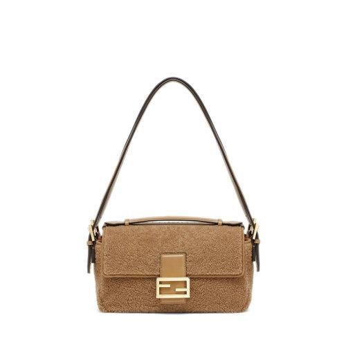 【包税】FENDI/芬迪 2021秋冬新款BAGUETTE MULTI系列 米色美利奴羊皮材质饰以FF夹扣双翻盖开合双拉链口袋双面手提斜跨单肩包8BR794AHVRF0J2D 商品图2