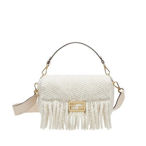 【包税】FENDI/芬迪 2021秋冬新款BAGUETTE系列 女士中号白色羊毛材质FF搭扣翻盖长流苏金色饰面金属配饰可拆卸肩带单肩斜跨手提包8BR600AH98F0VWM 商品图0