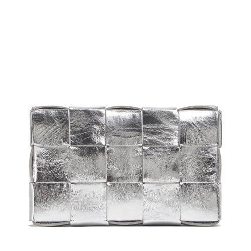 【包税】Bottega Veneta/葆蝶家 22春夏新款CASSETTE系列 女士银色Intreccio编织层压羊皮革斜挎单肩包578004V1H018101 商品图3