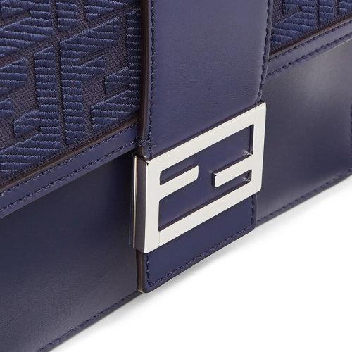 【包税】FENDI/芬迪 2021秋冬新款FLAT BAGUETTE系列 男士中号深蓝色皮革帆布翻盖刺绣老花图案配可拆卸肩带手提斜跨单肩包7VA524A9P6F1G97 商品图4