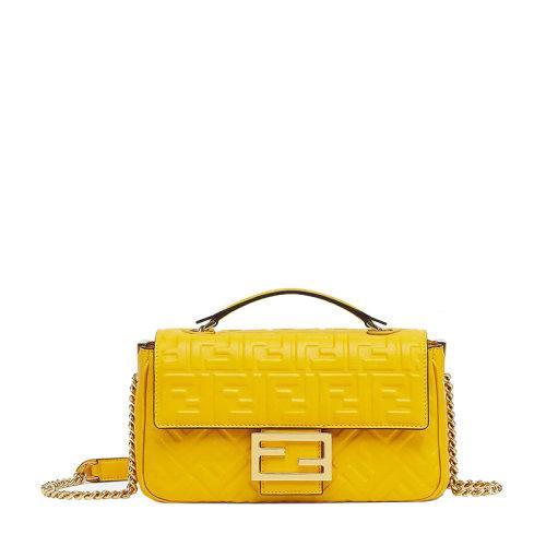 【包税】FENDI/芬迪 21秋冬新款Baguette系列 女士中号黄色羔羊皮3D纹理老花图案翻盖磁扣开合配链条肩带手提斜跨单肩包8BR793AH9CF1E8V 商品图0