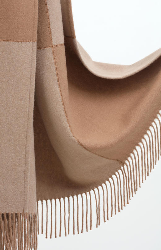 双色拼接羊绒披毯 SJF93P725N 商品图2