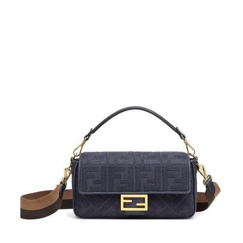 【包税】FENDI/芬迪 21秋冬新款BAGUETTE系列 女士中号深蓝色帆布老花印花磁扣翻盖开合斜跨单肩手提包8BR600AC9OF19PO 商品图0