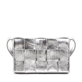 【包税】Bottega Veneta/葆蝶家 22春夏新款CASSETTE系列 女士银色Intreccio编织层压羊皮革斜挎单肩包578004V1H018101
