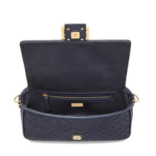 【包税】FENDI/芬迪 21秋冬新款BAGUETTE系列 女士中号深蓝色帆布老花印花磁扣翻盖开合斜跨单肩手提包8BR600AC9OF19PO 商品图2