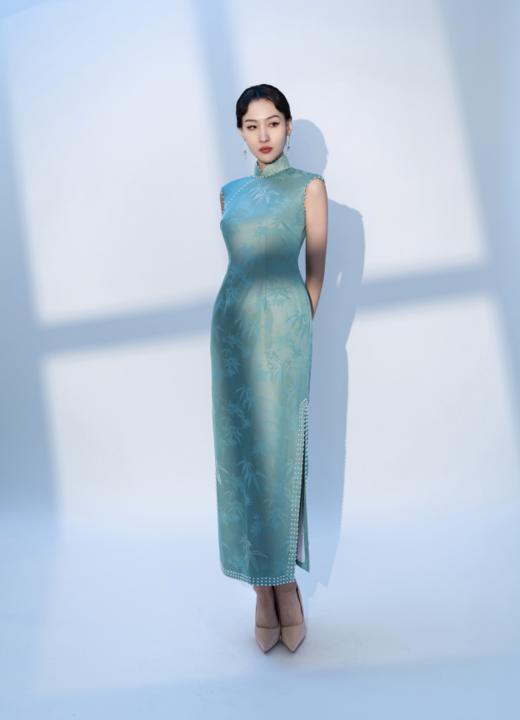 【明星同款】荷言HEYEN 水迢迢 天水碧色非遗花罗旗袍花瓣袖手工钉珠高级定制 商品图2