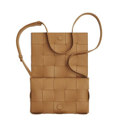 【包税】Bottega Veneta/葆蝶家 22春夏新款CASSETTE系列 女士焦糖色小羊皮双面正交编织单肩斜挎豆腐包578004VMAY19830 商品图2