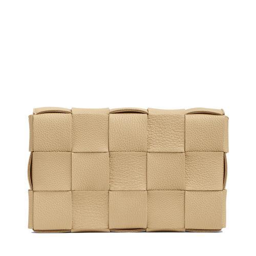 【包税】Bottega Veneta/葆蝶家 22春夏新款CASSETTE系列 女士燕麦色小牛皮双面Intreccio编织单肩斜挎豆腐包666870V17H19776 商品图3