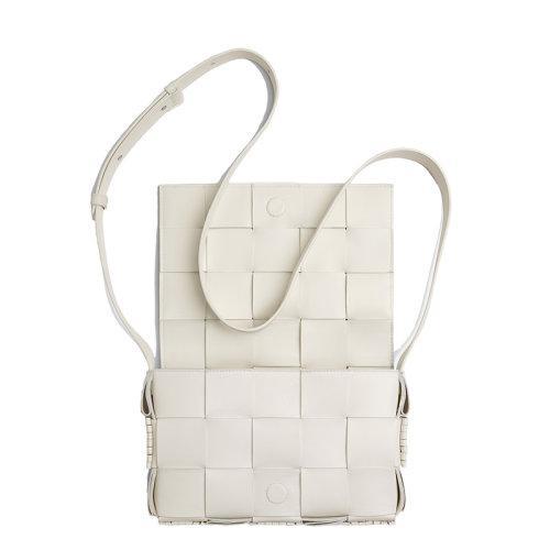 Bottega Veneta/葆蝶家 22春夏新款CASSETTE系列 女士白色流苏饰边Intreccio编织羊皮革斜挎单肩包680698V1G719009 商品图2