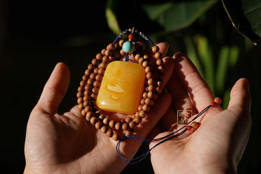 藏宝·细嗅蔷薇·蜜蜡平安无事牌 商品图0