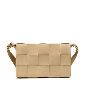 【包税】Bottega Veneta/葆蝶家 22春夏新款CASSETTE系列 女士燕麦色小牛皮双面Intreccio编织单肩斜挎豆腐包666870V17H19776
