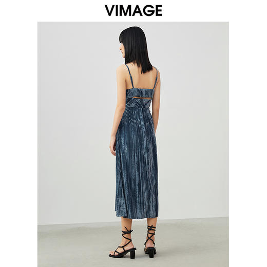 VIMAGE纬漫纪春季新款性感吊带复古露背丝绒深V礼服连衣裙V1777301 商品图5