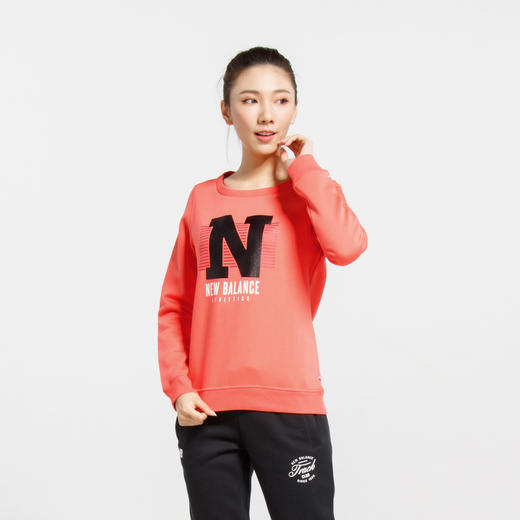 New Balance 保暖内加绒 女款柔软潮搭大LOGO印图长袖卫衣AWT64609-HTC 商品图2