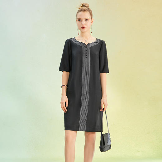 TANGY Collection/天意精品2022年春夏新品线迹刺绣莨绸连衣裙 商品图3