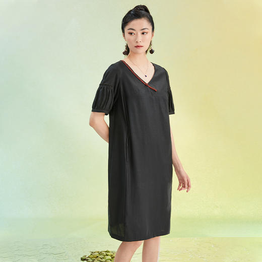 TANGY Collection/天意精品2022年春夏新品泡泡袖V领莨绸连衣裙 商品图3