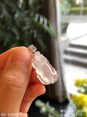 88-1261512，玻璃牛气冲天吊坠，具体价格微信咨询