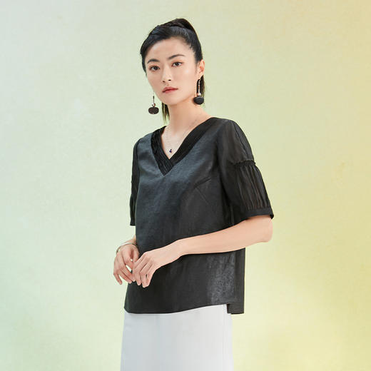 TANGY Collection/天意精品2022年春夏新品优雅V领非遗莨绸上衣 商品图1