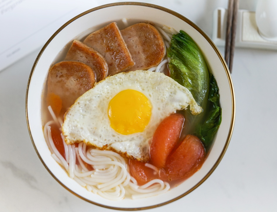 现炒番茄汤米线配餐蛋