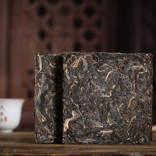 德丰昌【班章银砖·生茶】2019年德丰昌高端大树普洱生茶260克/盒 商品图3